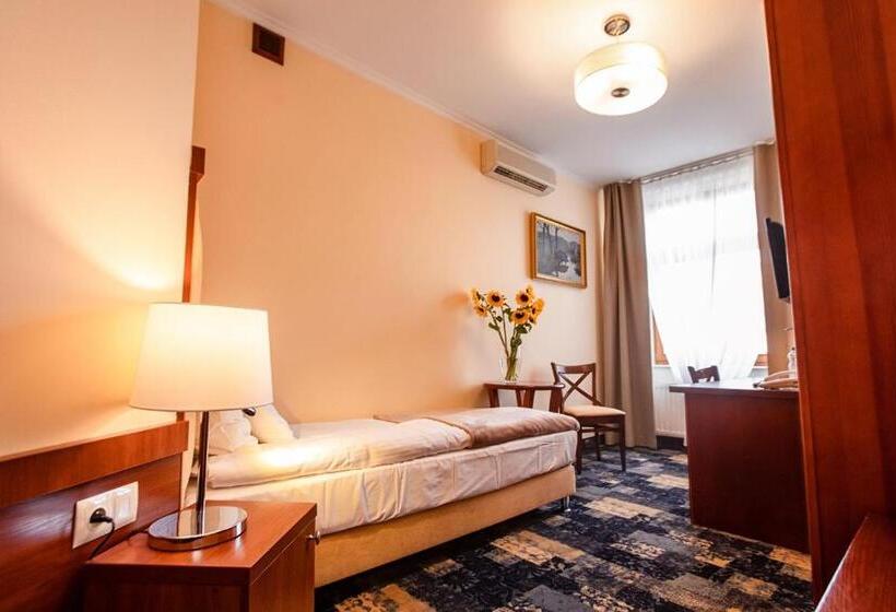 اتاق استاندارد یک نفره, Hubertus Rzeszów