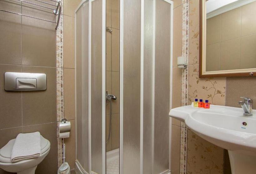 غرفة عائلية, Karbel Sun