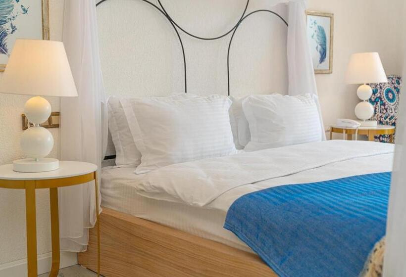 غرفة قياسية مزوَّدة بجاكوزي, Karbel Sun