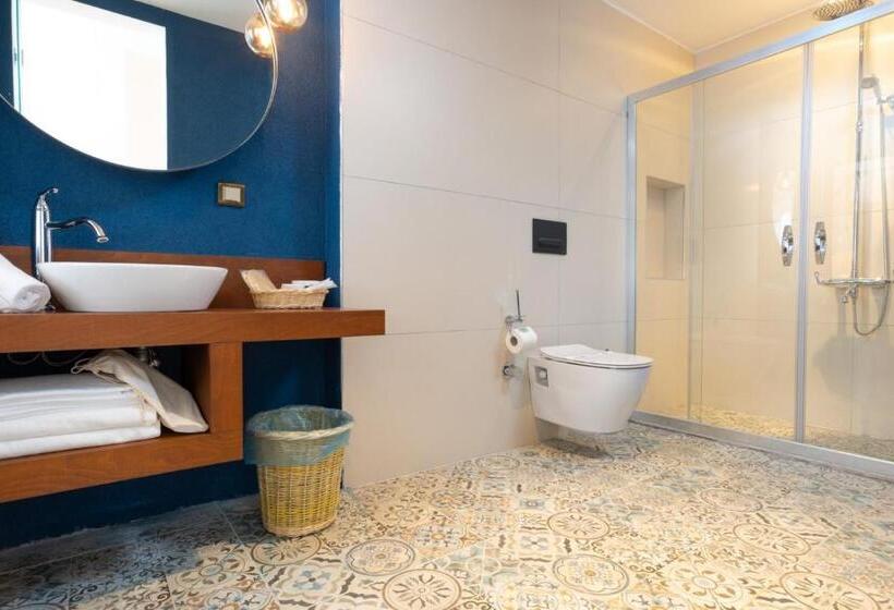 غرفة قياسية مزوَّدة بجاكوزي, Karbel Sun