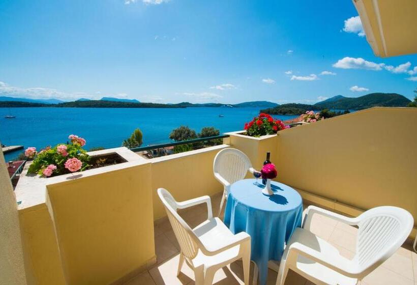 חדר סטנדרט נוף לים, Niras