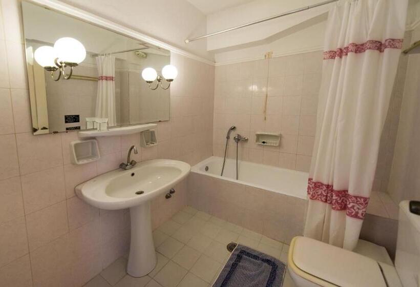 חדר סטנדרט לארבעה, Niras