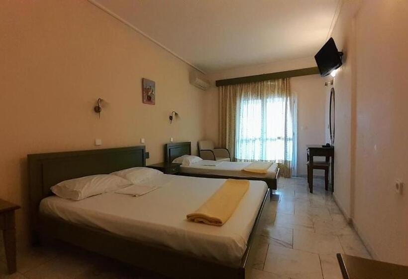 חדר סטנדרט לשלושה, Niras