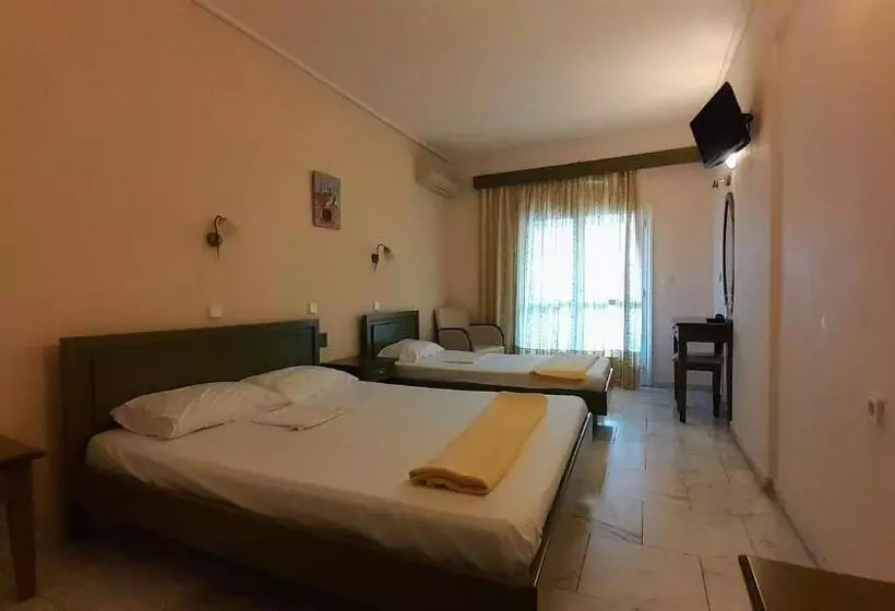 Habitació Triple Estàndard, Niras