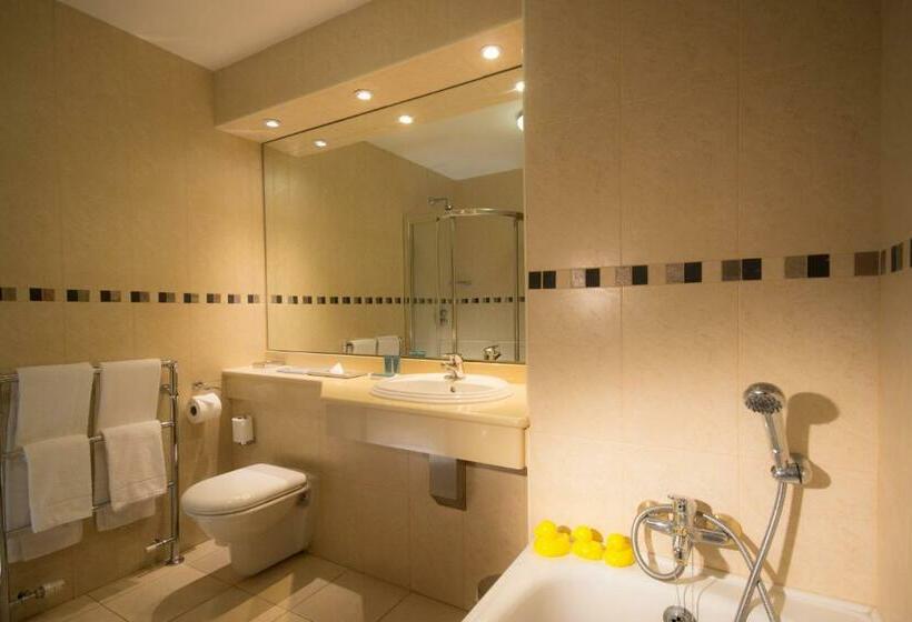 标准间, Oriel House