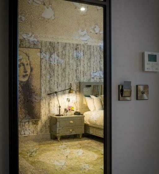 标准间, Oriel House