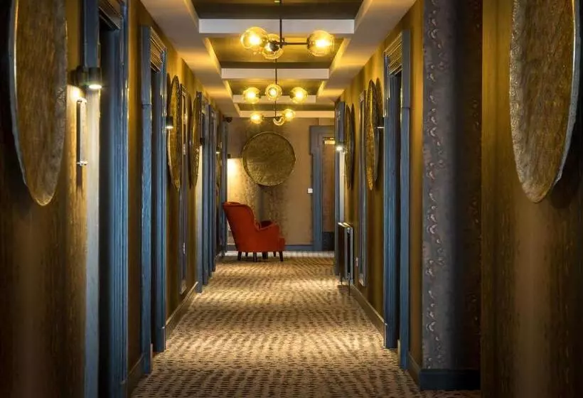 エクゼクティブルーム, Oriel House