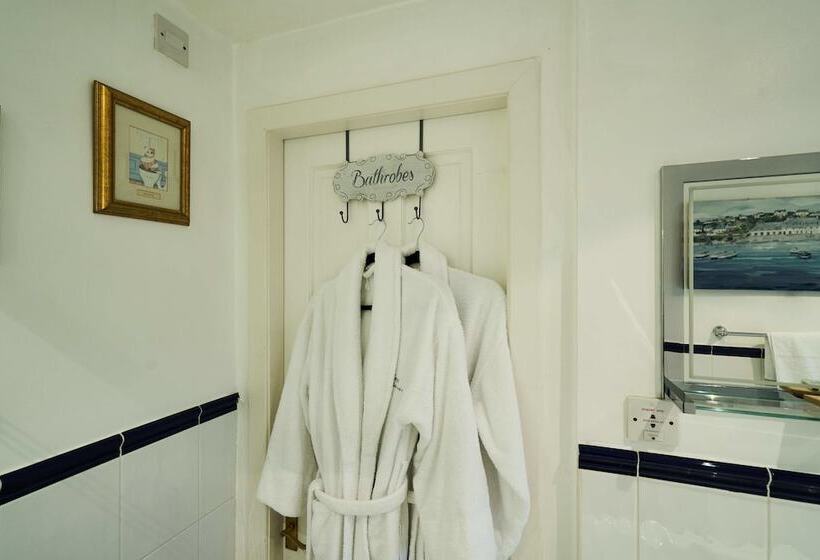 غرفة سوبيريور, Poppies