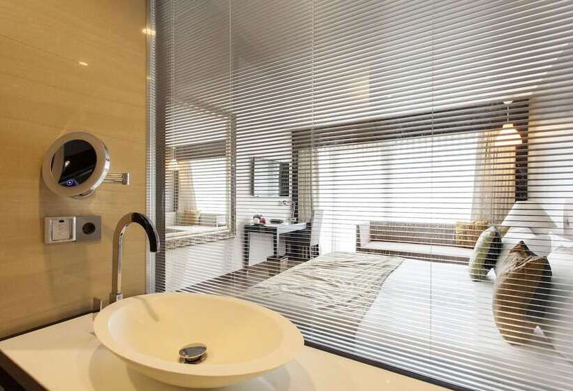 Deluxe Room, Quentin Berlin