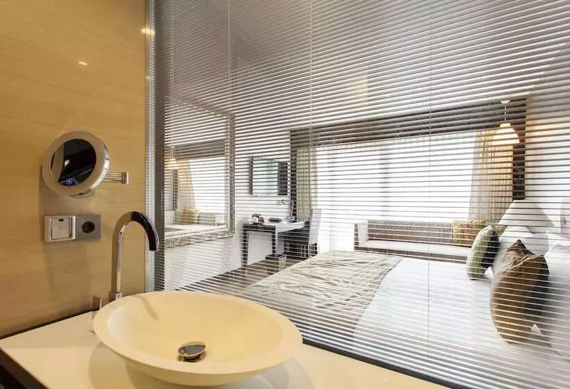 Deluxe Room, Quentin Berlin