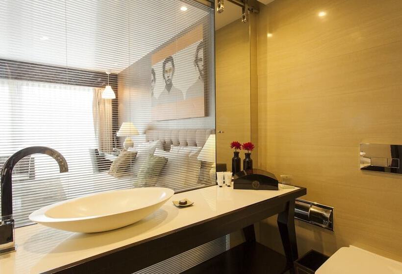 Deluxe Triple Room, Quentin Berlin