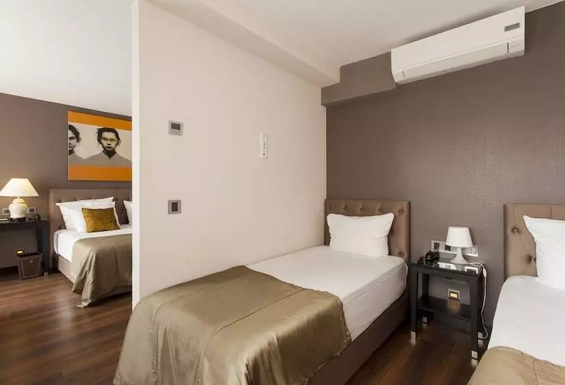 Deluxe Quadruple Room, Quentin Berlin