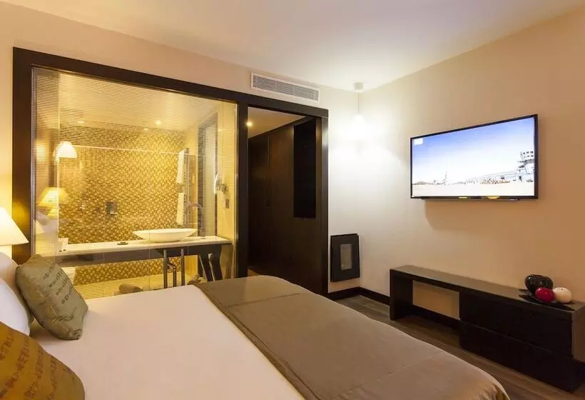 Deluxe Quadruple Room, Quentin Berlin
