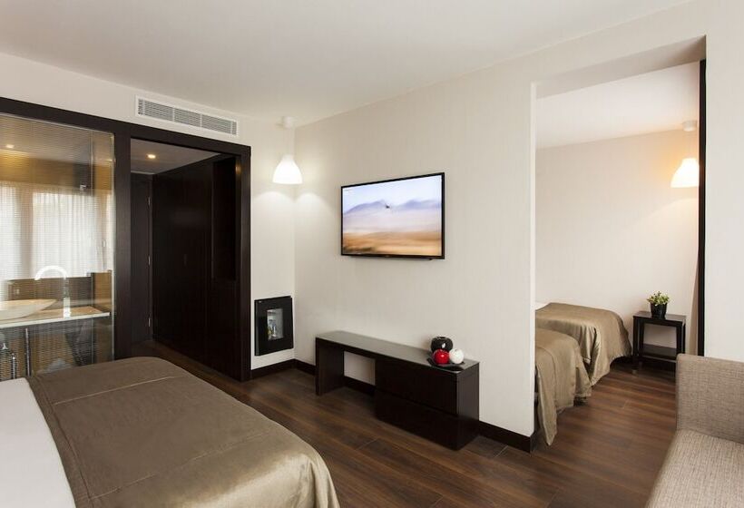 Deluxe Quadruple Room, Quentin Berlin