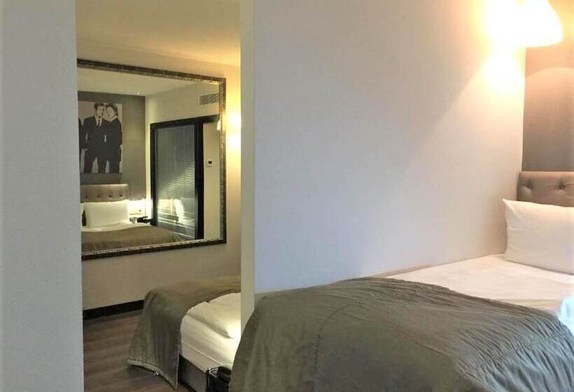 Economy Quadruple Room, Quentin Berlin