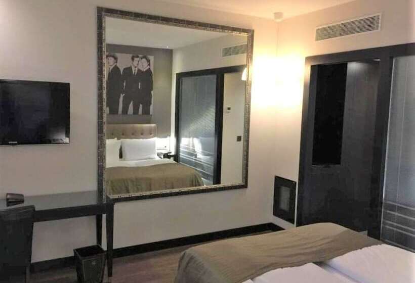 Economy Quadruple Room, Quentin Berlin