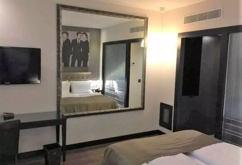 Economy Quadruple Room, Quentin Berlin