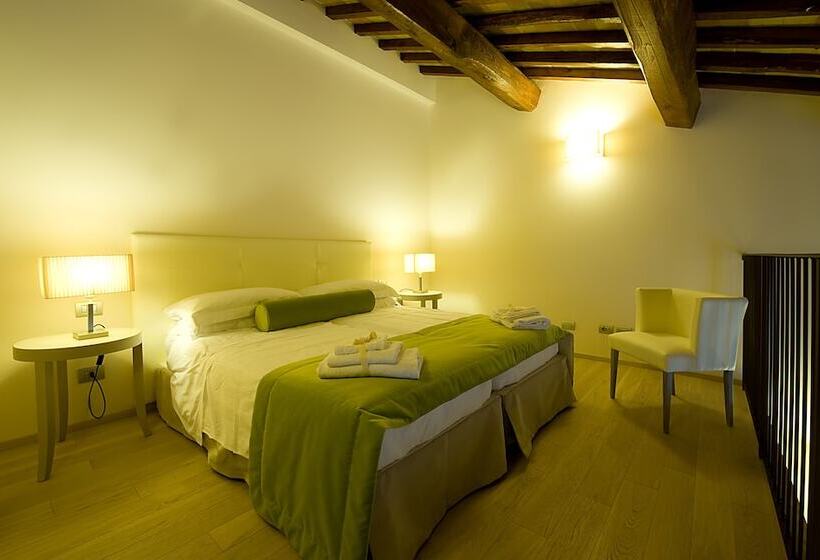 اتاق خانوادگی, Relais Dell'Olmo