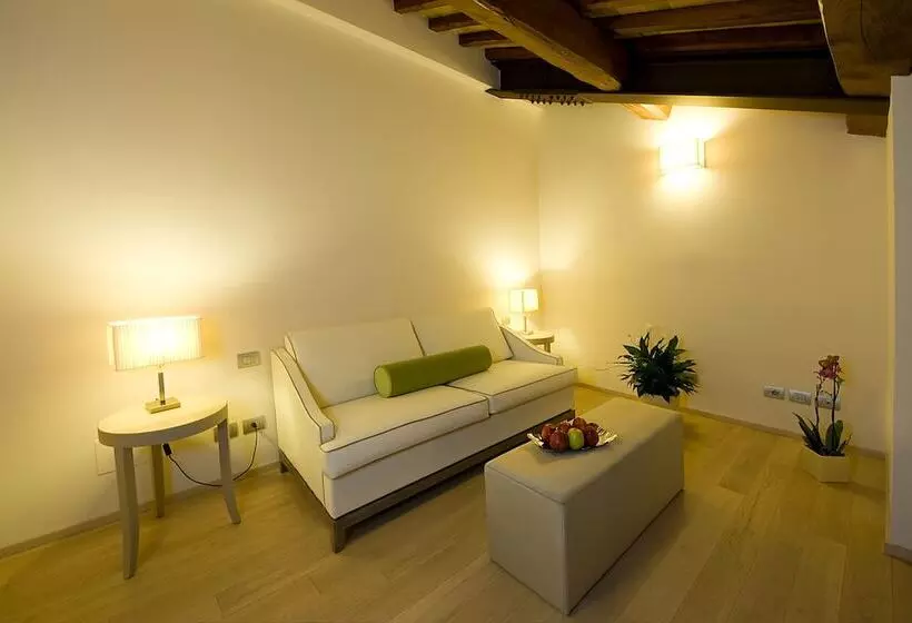 ジュニアスイート, Relais Dell'Olmo