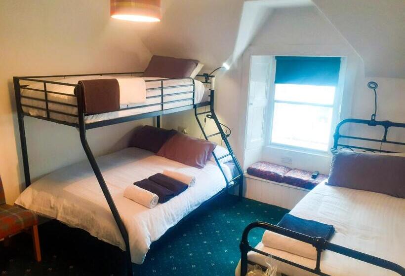 غرفة قياسية ثلاثية, The White Stag