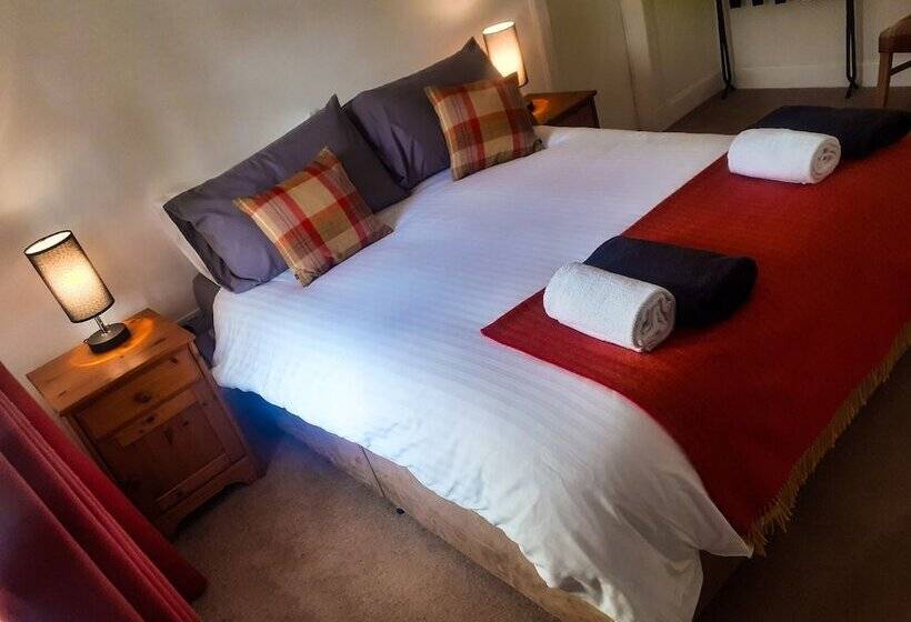 غرفة قياسية, The White Stag