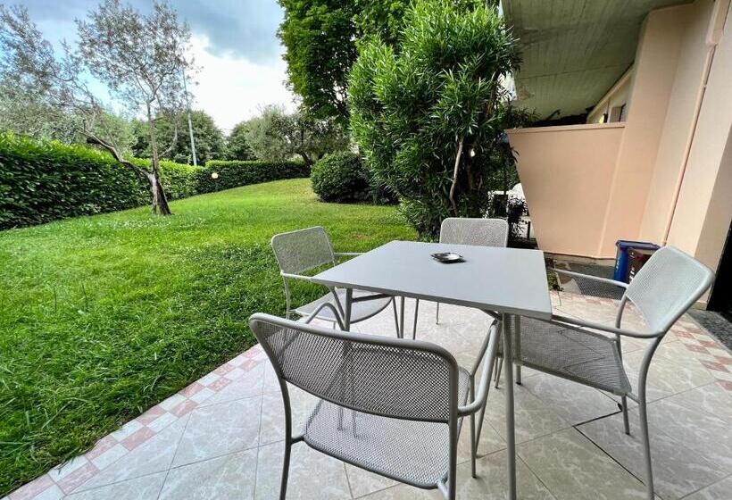 Апартаменты 1 Спальня Вид на Сад, Kristall Lago Residence