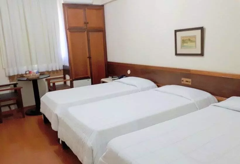 اتاق استاندارد سه نفره, Crillon Palace