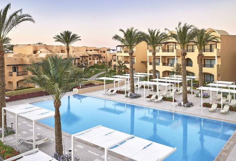 اتاق خانوادگی با چشم‌انداز استخر, Jaz Solaya