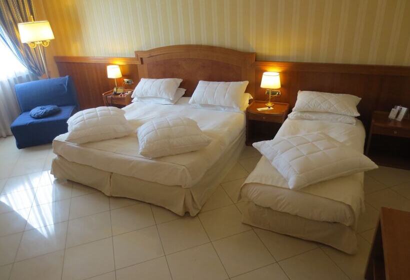 اتاق استاندارد سه نفره, Joyfull