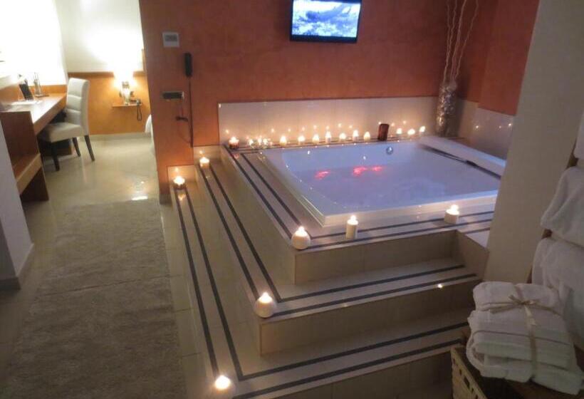 سوئیت با تخت بزرگ, Joyfull