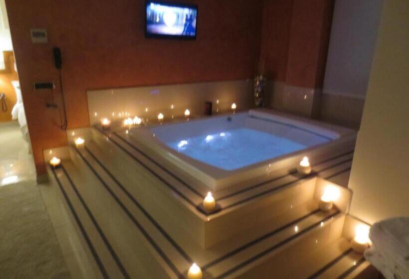 سوئیت با تخت بزرگ, Joyfull