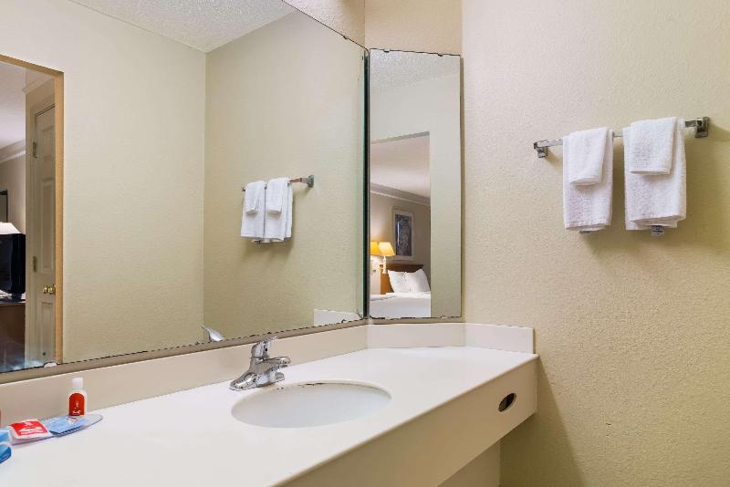 スタンダードルーム, Super 8 By Wyndham Savannah