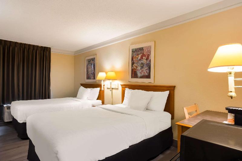 スタンダードルーム, Super 8 By Wyndham Savannah