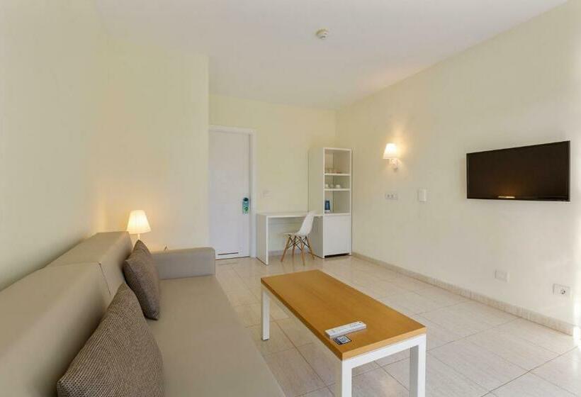 סוויטת ג'וניור, Thb Royal