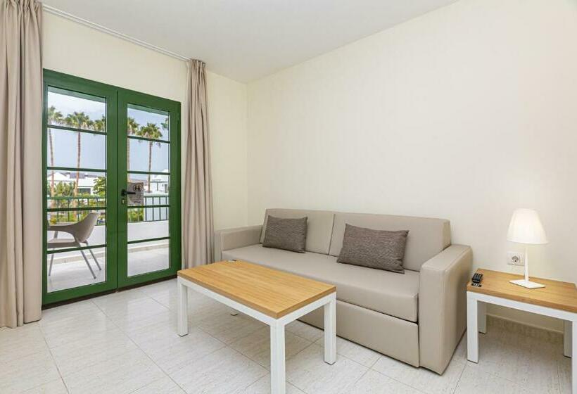 סוויטת ג'וניור, Thb Royal