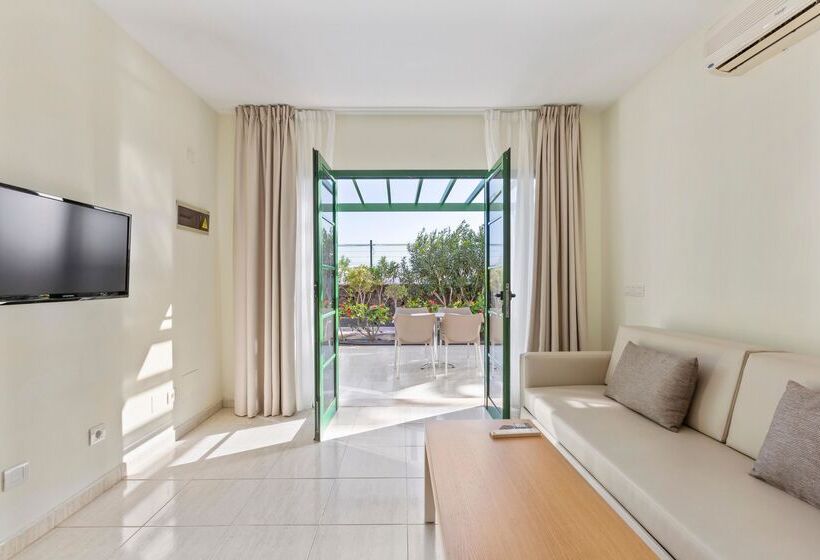 סוויטת ג'וניור, Thb Royal