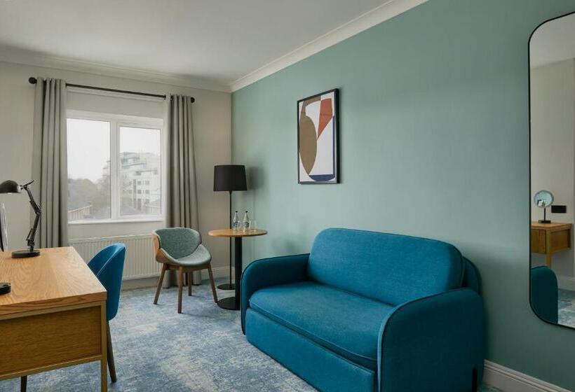 اتاق خانوادگی, Waterford Marina