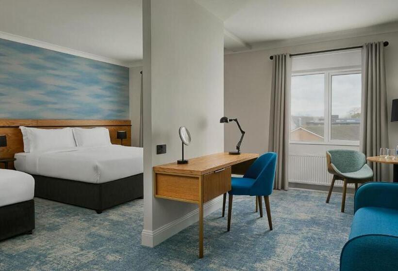 اتاق خانوادگی, Waterford Marina