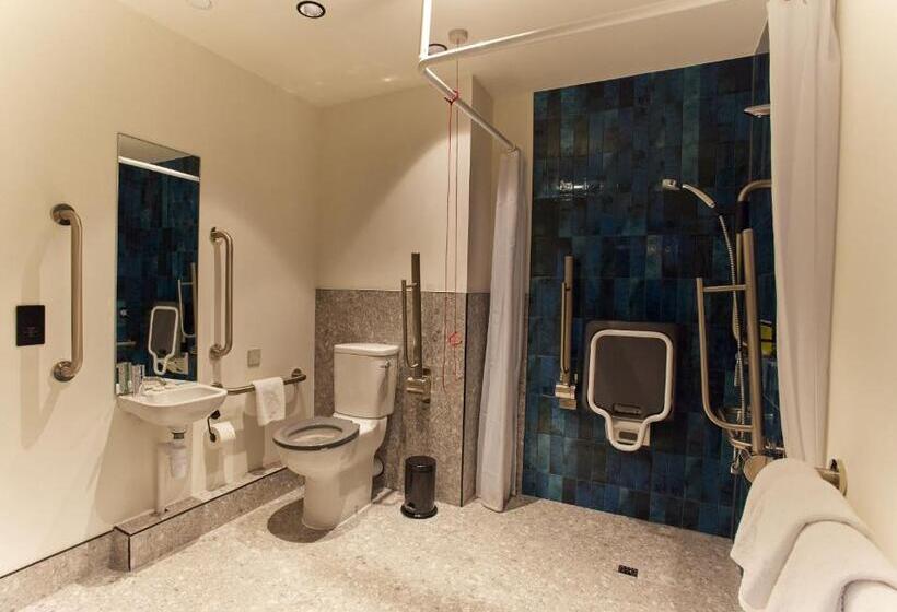 اتاق استاندارد برای معلولان, Waterford Marina