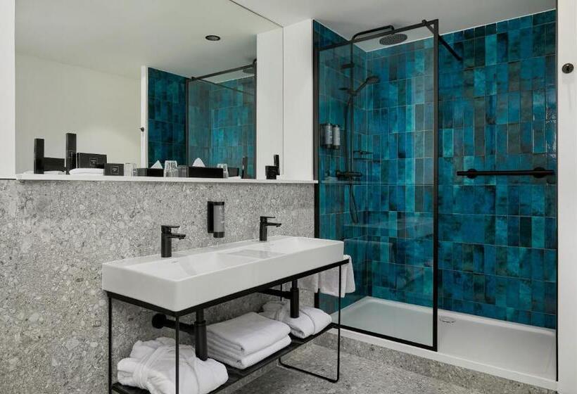 Junior suite with river view, Waterford Marina