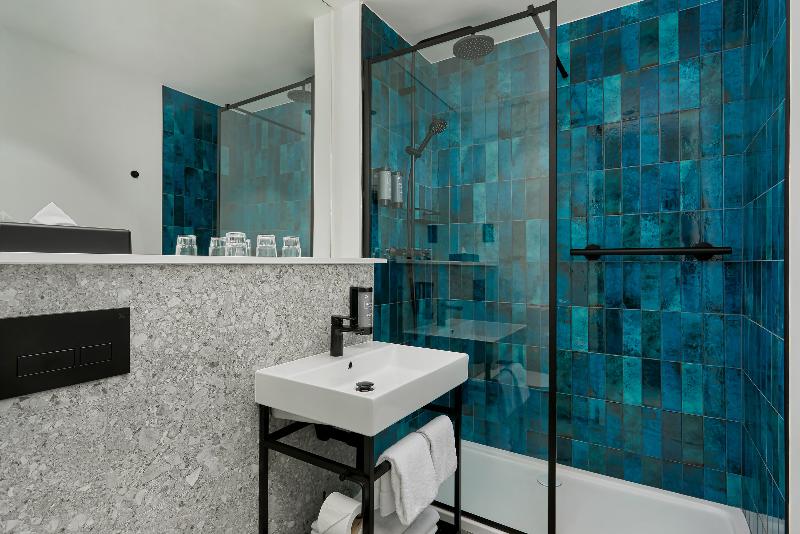 اتاق خانوادگی, Waterford Marina