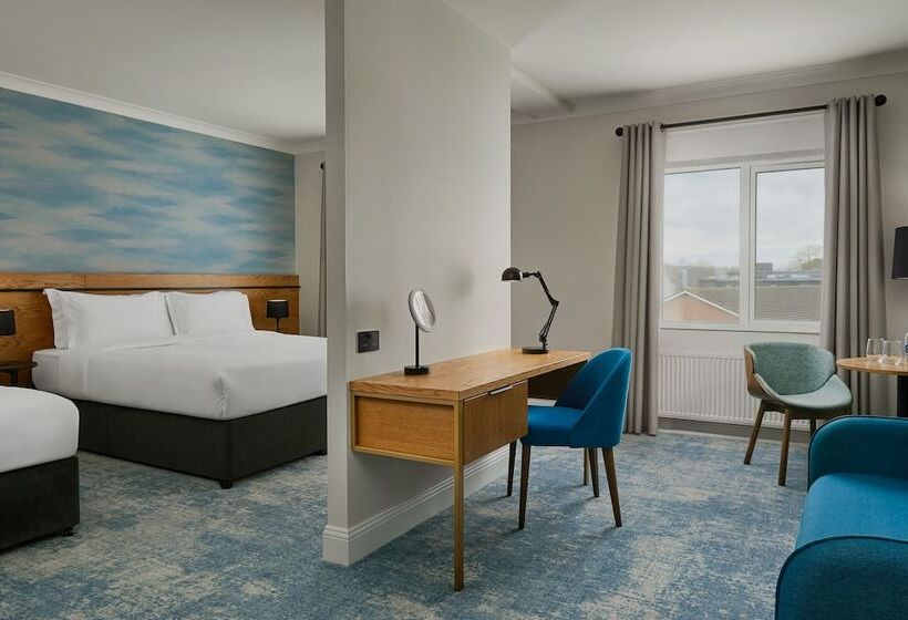 اتاق خانوادگی, Waterford Marina