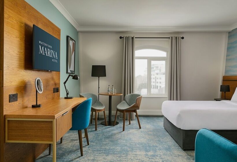 اتاق اجرایی, Waterford Marina