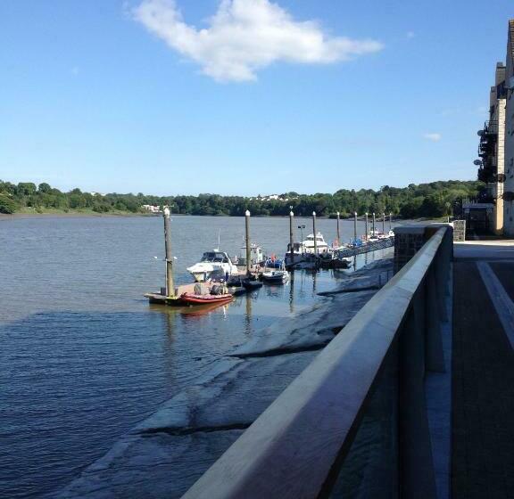 اتاق استاندارد سه نفره, Waterford Marina