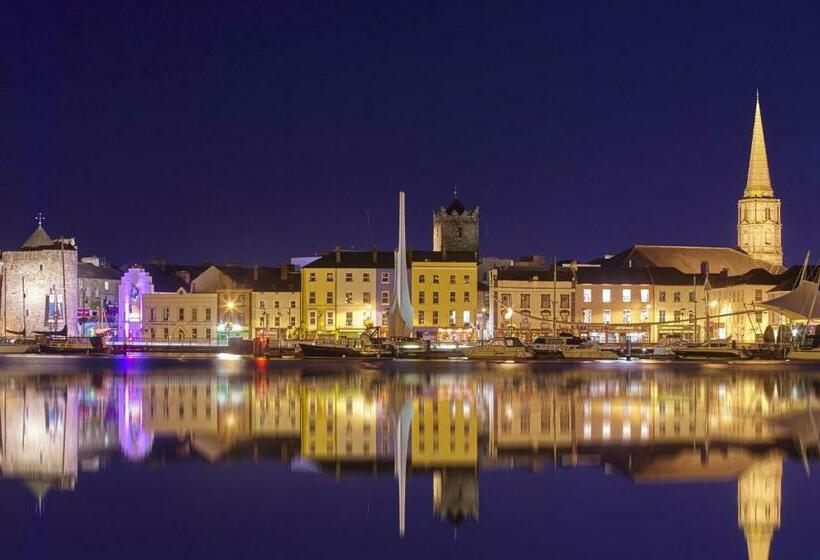 اتاق استاندارد سه نفره, Waterford Marina