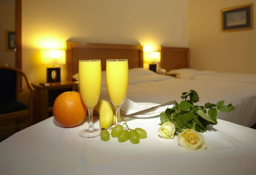 اتاق استاندارد سه نفره, Waterford Marina