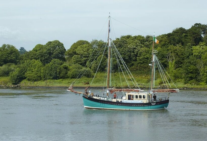 اتاق استاندارد سه نفره, Waterford Marina