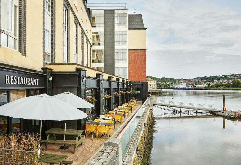 패밀리 룸, Waterford Marina