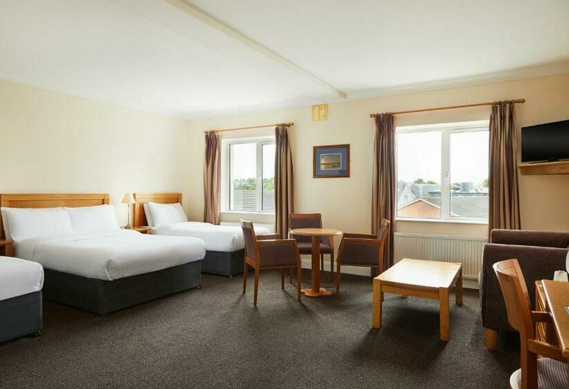 اتاق خانوادگی, Waterford Marina