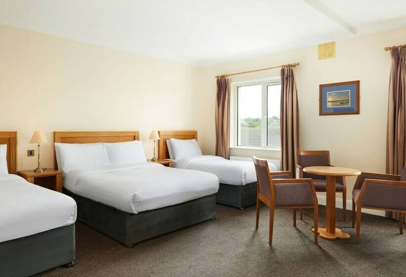 اتاق خانوادگی, Waterford Marina